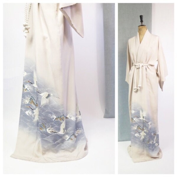 Original Vintage 1970er Fliegender Kranich Seewellen gemustert bestickt Creme Seide Kimono Kleid Robe