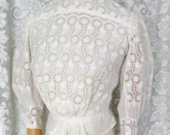 Antyczna bluzka z bawełny z koronką i krótkim rękawem w stylu edwardiańskim i wiktoriańskim z lat 10. XX wieku