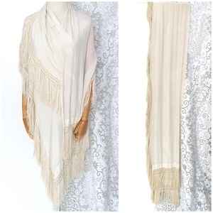 Écharpe longue nouée en soie crème écru à franges et nouée antique des années 1920