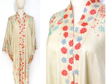 Bata tipo kimono de seda japonesa estilo pongee con estampado floral azul y rojo de los años 20, estilo art decó, color crema
