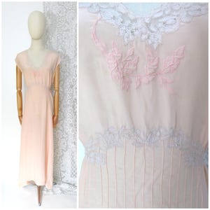 Ancien vintage des années 20 des années 30, déco rose pêche, dentelle florale en soie rose