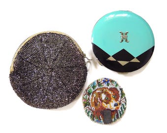 Antiguo juego de brochas para polvos Rowenta Initial M Art Deco de los años 20 y 30 con monedero de cuentas y borla con forma de perro