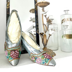 Antique 1920s Deco Dove Blue Seafoam Silk Embroidered Restyled Heels Shoes European Export Size 4 36