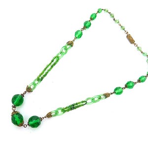 Antique 1920s 1930s Deco Green Facetted Glass Czech Beads Drop Pendant Brass Tone Chain Link Costume Dress Necklace