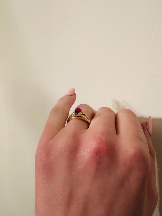 14kt  solid yellow gold ruby vintage ring - image 6
