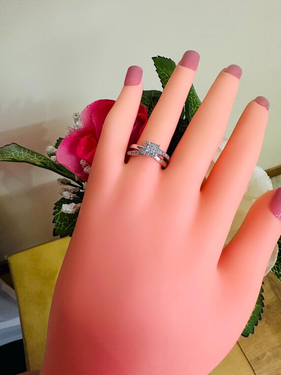 10kt  solid white gold diamond ring pre- owned - image 9