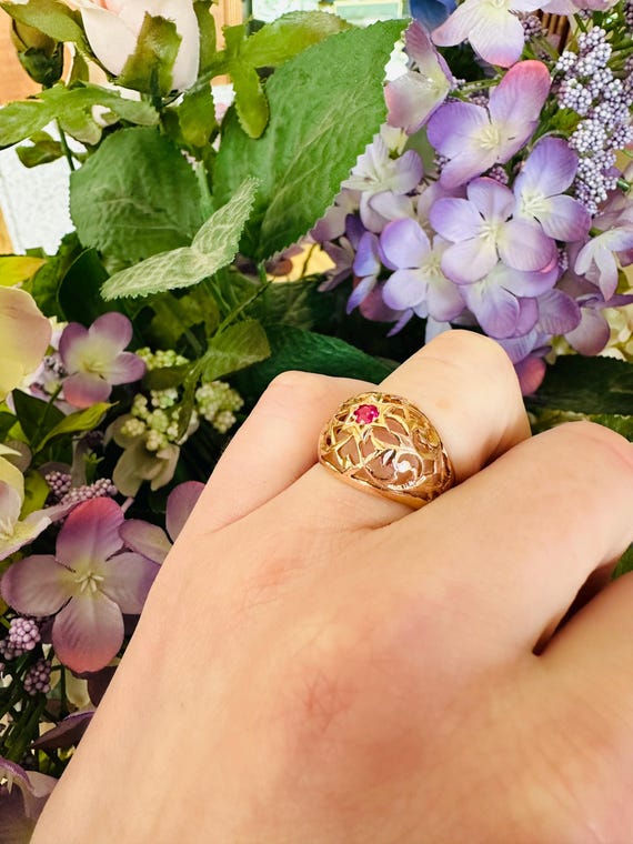 14kt yellow solid  gold   vintage ring with ruby - image 4