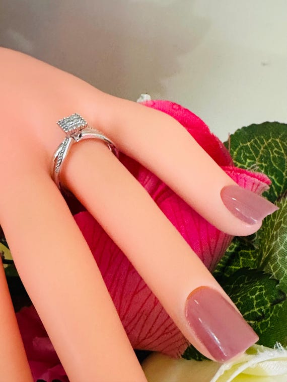 10kt  solid white gold diamond ring pre- owned - image 10