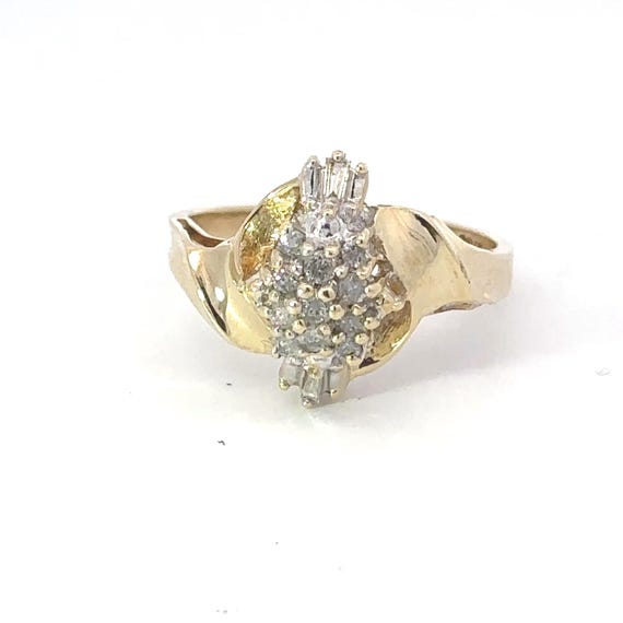 10kt  yellow gold diamond cluster vintage ring