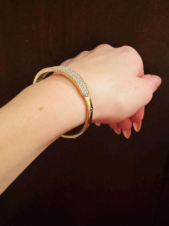 14kt yellow solid gold  diamond bangle bracelet - image 8