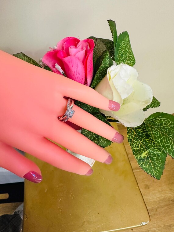 10kt  solid white gold diamond ring pre- owned - image 12