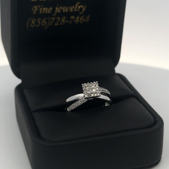 10kt  solid white gold diamond ring pre- owned - image 2