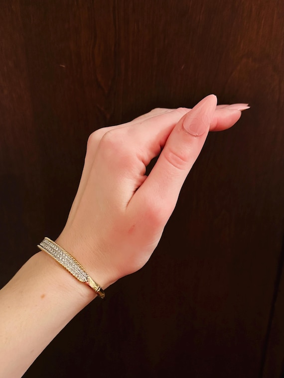 14kt yellow solid gold  diamond bangle bracelet - image 9