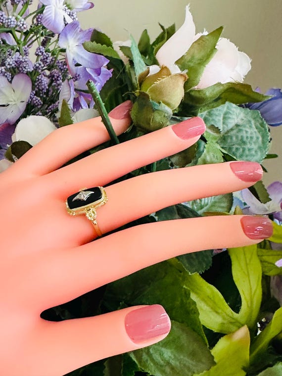 14kt yellow solid gold onyx ring - image 9