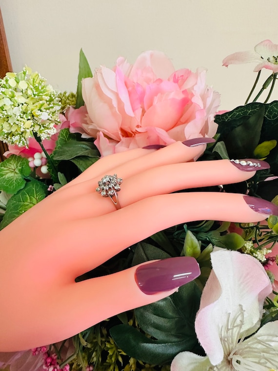 14KT White solid Gold Cluster Diamond  Ring Vinta… - image 7