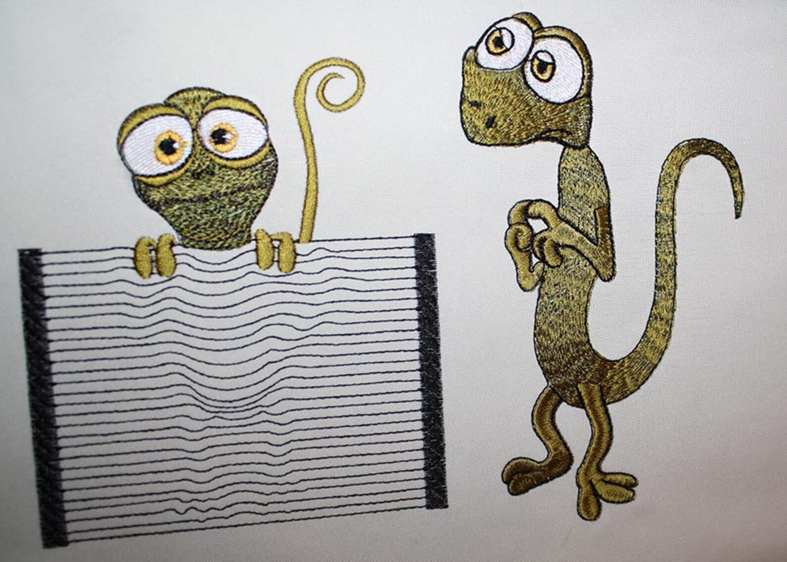 Lizard mother and son 3d effect embroidery design instant