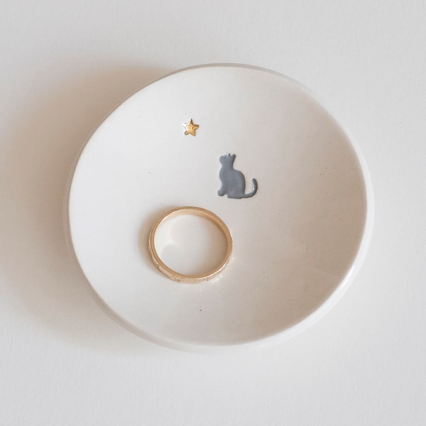 ceramic: GREY CAT Ring Dish with genuine 22k Gold Star - small 3" dish for Cat Lovers, made in usa