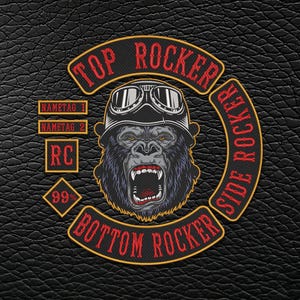 Può includere: Un design a toppa ricamata circolare con un gorilla centrale che indossa occhiali protettivi e un casco. Il testo recita TOP ROCKER, SIDE ROCKER, BOTTOM ROCKER, NAMETAG 1, NAMETAG 2, RC e 99%. Il design usa scritte rosse con bordi gialli.