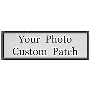 Könnte beinhalten: Ein weißer rechteckiger Patch mit schwarzem Rand. Der Text "Your Photo Custom Patch" ist in Schwarz gedruckt.