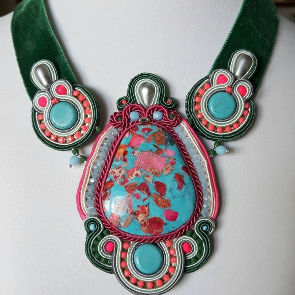 Soutache gemstone necklace/ Soutache collar with jasper, houlite & velvet ribbon/ Turquoise, green, hot pink collier