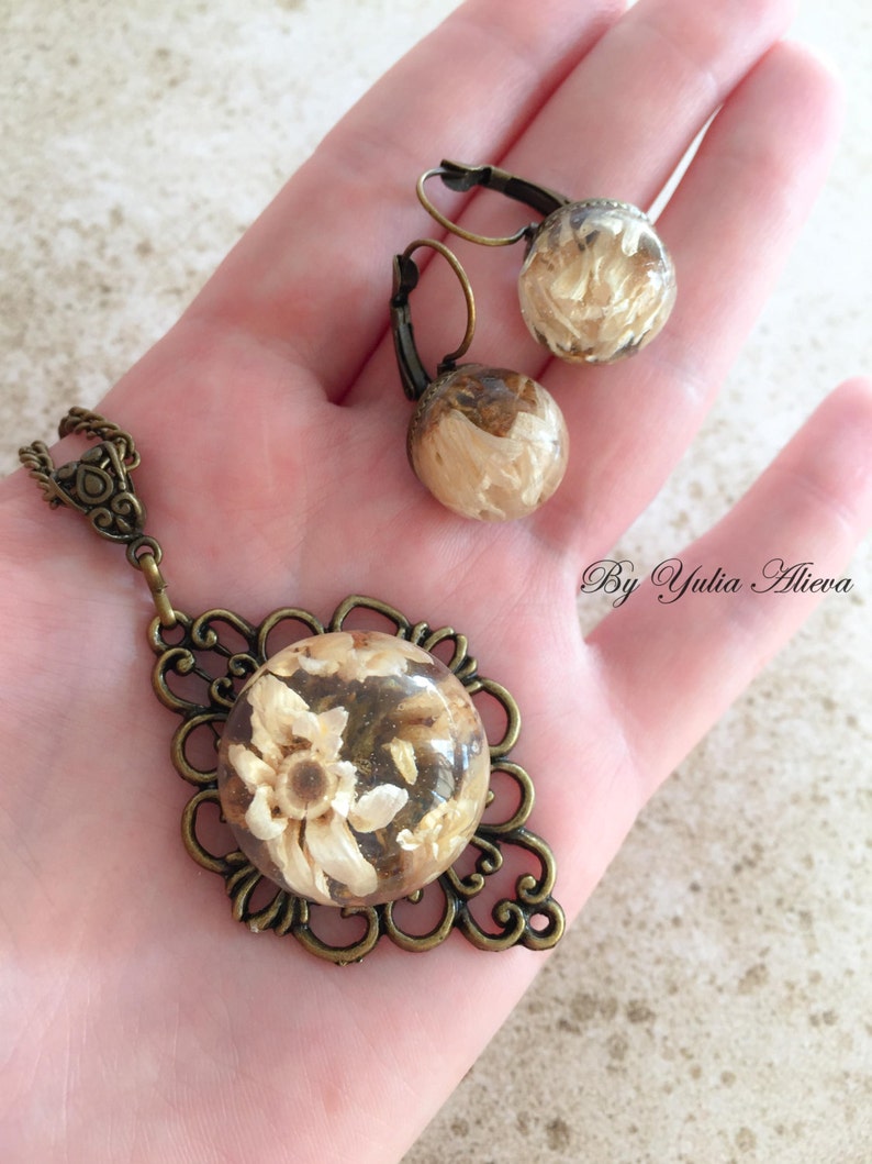 Real Flower Sphere, Botanical Jewelry, Real Flower Necklace, Camomile