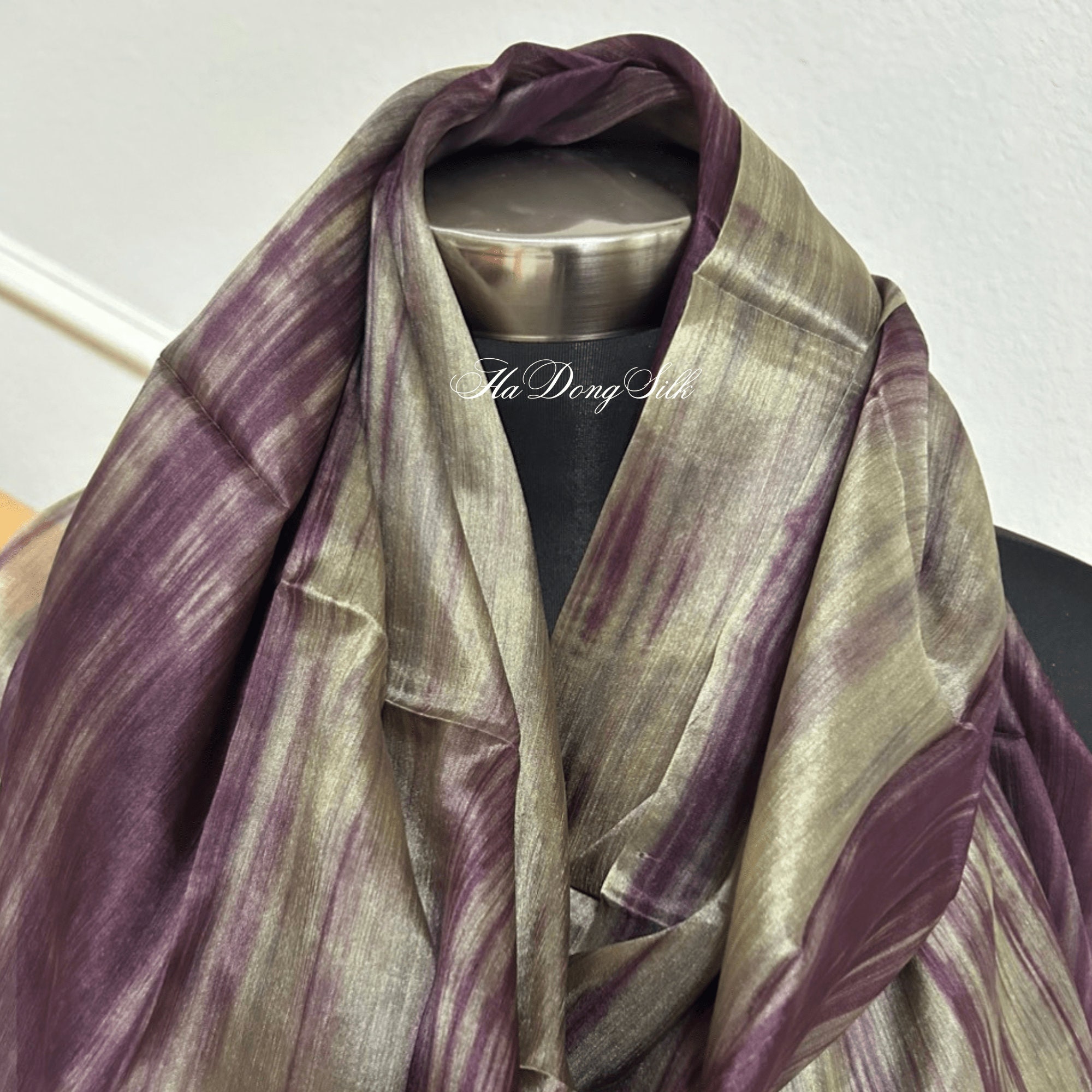 2021 New Women Fashion Louis Scarves Luxury Brand Designer Lady Silk Shawl  Neck Scarf for LV Birthday Gifts Factory Wholesale 3 Colors - China Luxury Silk  Scarf and Luxury Scarf Sale price
