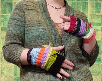 FRANKIE | scrappy crochet fingerless gloves / wristwarmers handmade by me!! | OSFA | unisex | 100% acrylic yarn | multicolor | striped