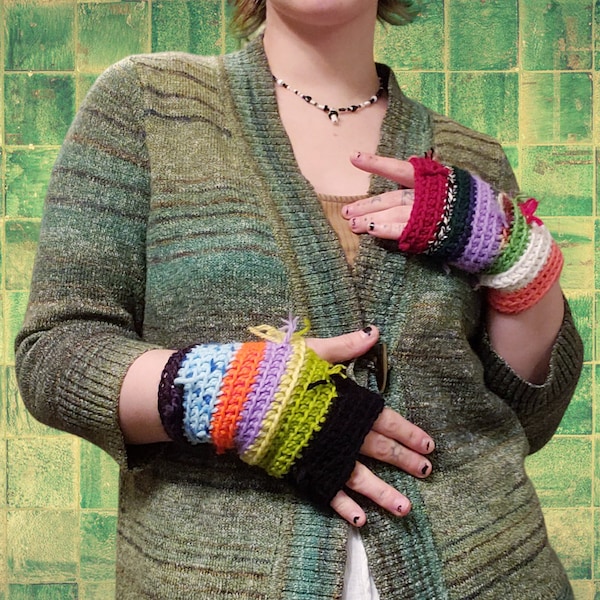 FRANKIE | scrappy crochet fingerless gloves / wristwarmers handmade by me!! | OSFA | unisex | 100% acrylic yarn | multicolor | striped