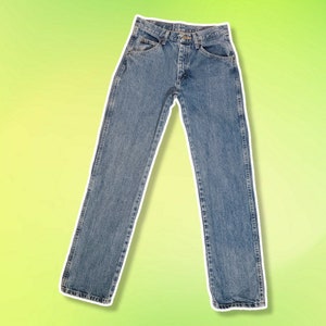 29 x 32 // Wrangler early 2000s blue denim jeans - mid-rise, tapered leg fit - unisex xs - medium wash - 90s grunge - wrangler jeans