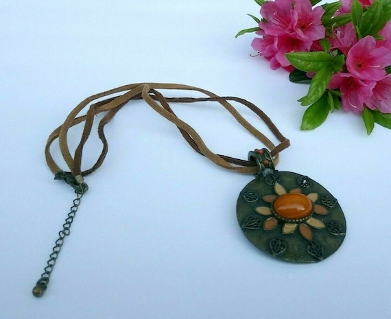 ウエスタンスタイルのチャーム付きレザーネックレス - Etsy 日本