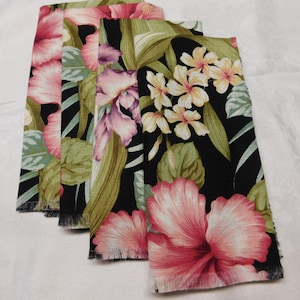 Juego de 4 servilletas de tela de corteza hawaiana con diseño de hibisco rosa, iris y flores - ENVÍO GRATIS a EE. UU.