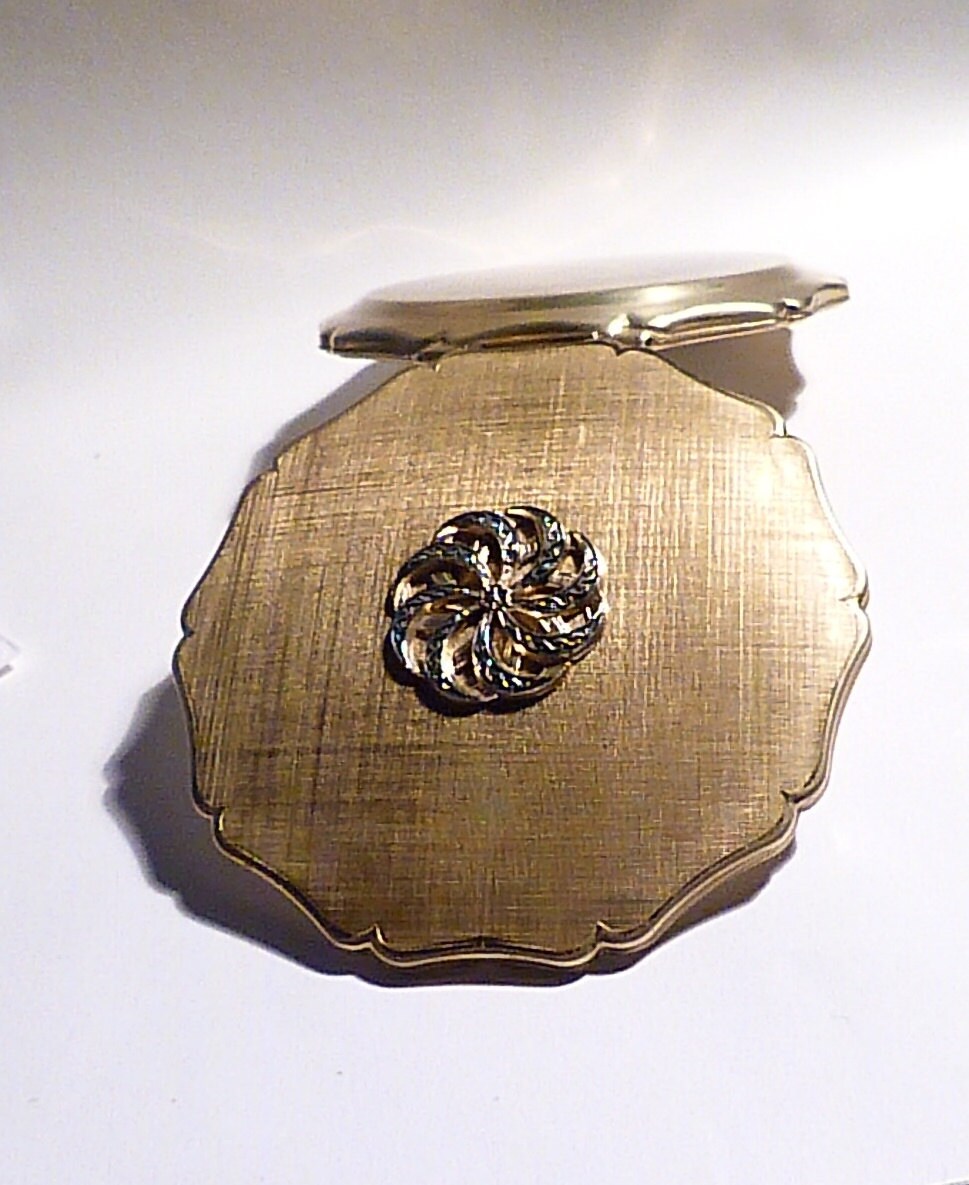 Vintage Compact Mirrors For Sale 10