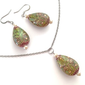 Teardrop Mood Necklace: Color Changing Pendant, Stainless Steel Chain