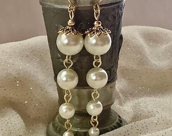 Orecchini pendenti lunghi con quattro perle, pendenti a cascata con sfere di dimensioni diverse, gioielli romantici in stile vintage.