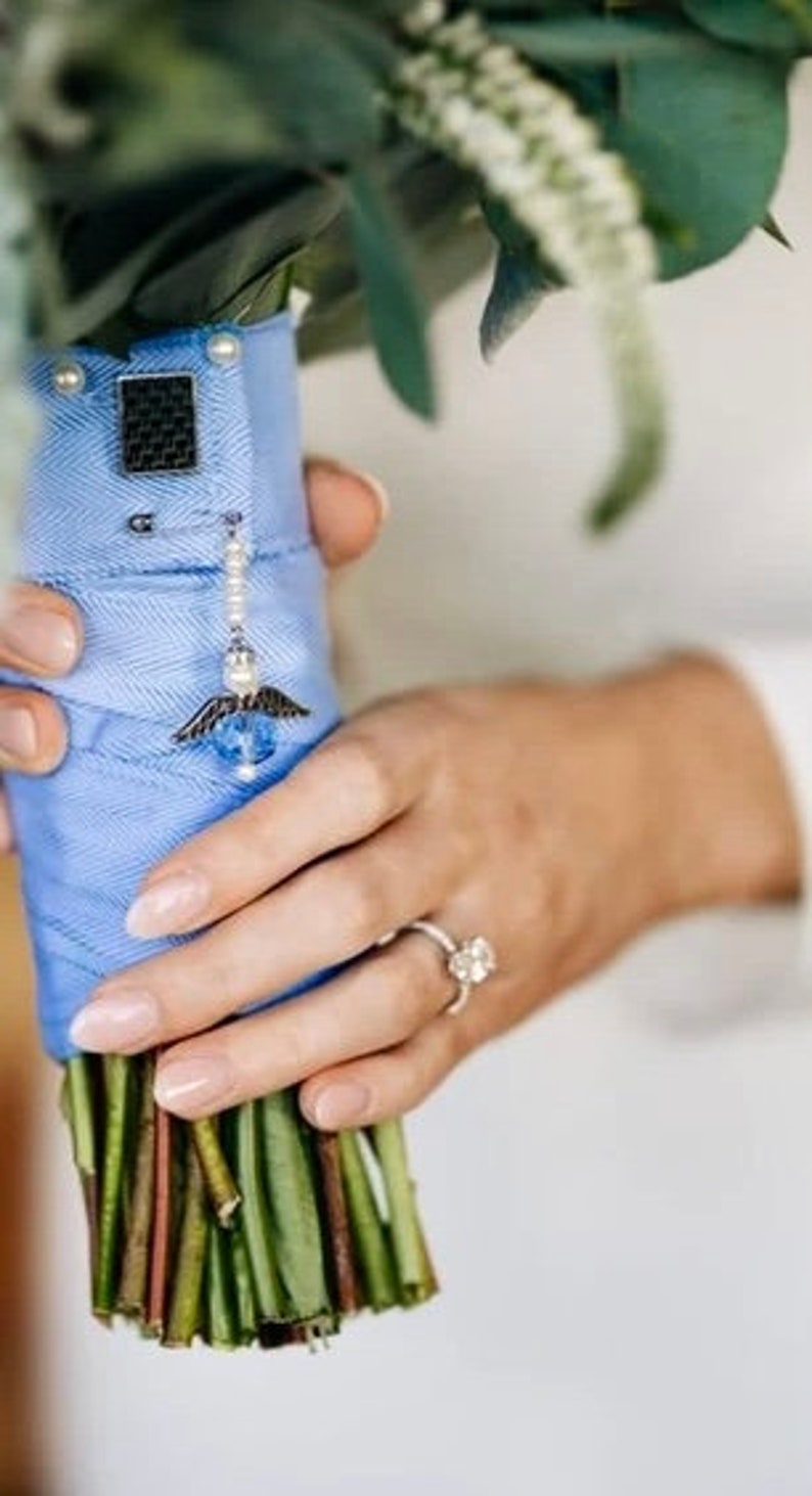 Un ange pour la mariée, quelque chose de bleu, bouquet de mariage charme w / carte robe de mariée ange, ange gardien, perles de verre, ange pour épingle de mariée image 2