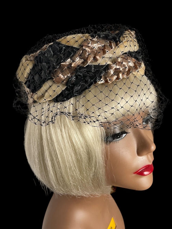 Vintage 1950s 1960s Pillbox Hat, Open Crown With a Veil, Mid  display picture 2