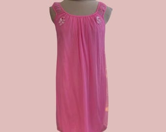 Camisola vintage de chiffon rosa dos anos 60: acabamento em fita de cetim, detalhe em renda