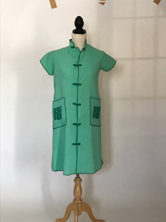 Vintage Rayon Asian Dress: Light Green Shift with… - image 4