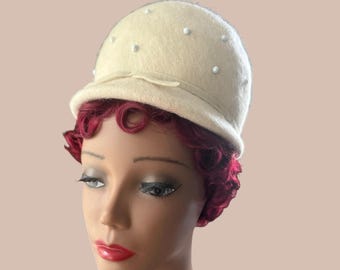 True Vintage 1960s Hand Knit Carnaby-style Hat//bright Red  display picture 1