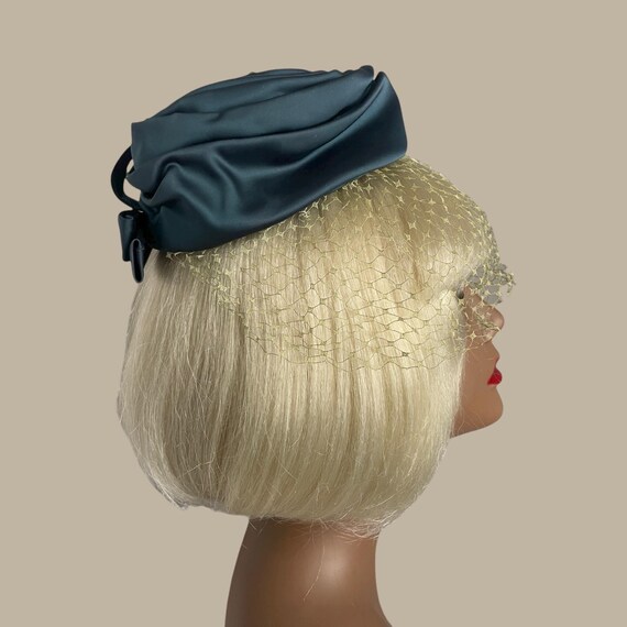 Vintage 1950s Teal Satin Pillbox Hat With Veil - Union Made  display picture 1