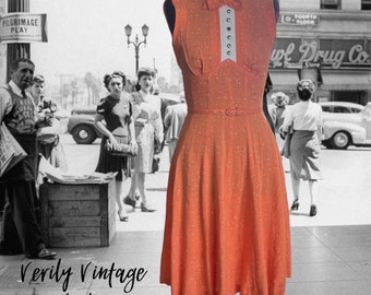 Robe vintage des années 1940, des années 1950, robe de jour ajustée et évasée, robe d'été ceinturée à pois orange, jupe à godets, robe décontractée des années 40, petite taille