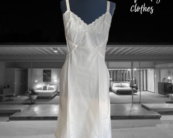 Vintage 1950s 1960s Barbizon Lingerie Full Slip, White Tailored Dress Slip, 50s Lingerie for Women, Acetate, Knee Length, Pin Up Rockabilly