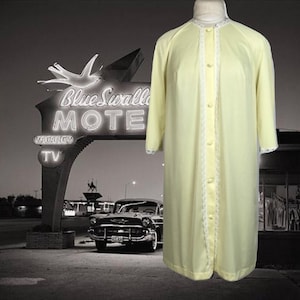 Vintage 1960s Robe, Vanity Fair, Yellow Nylon with Lace Trim, Ladies Duster, 1960s Bathrobe, Vintage Lingerie for Women, Housecoat, Size 38