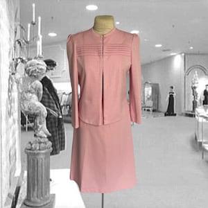 Vintage 1970s Pablo Connection Two Piece Pink Suit, Boxy Jacket, Straight Skirt, Lightweight Spring Summer Ladies Skirt Suit Set, Petite