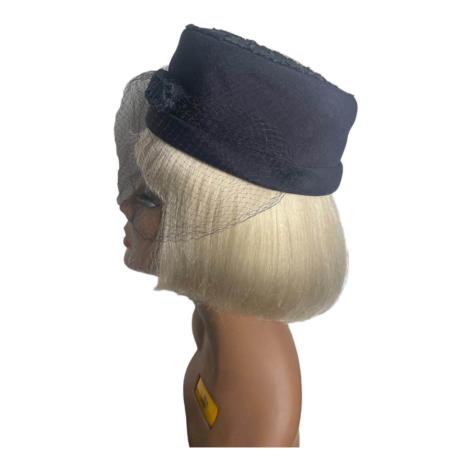 Vintage‎ 1960s Navy Pillbox Hat Raffia Silk Faille Size 22 Jackie O Style The+House+Of+Hats+Blue+pill+  main image 3