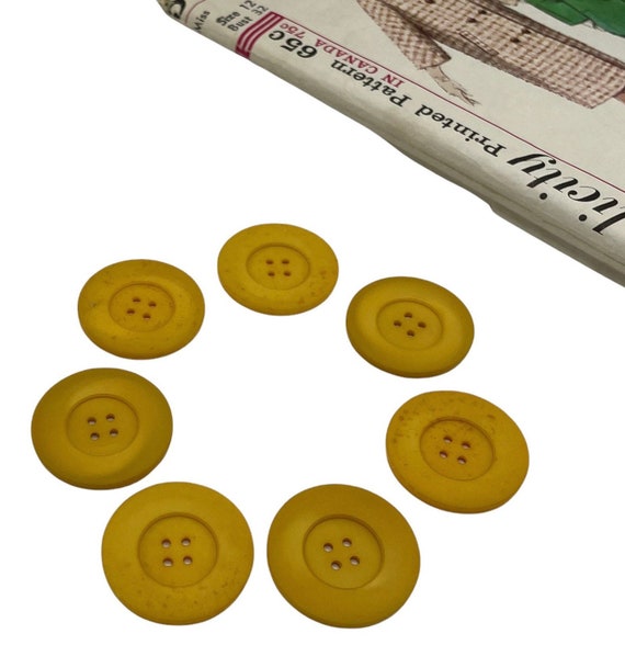1950's Yellow Buttons 25mm on Card 1950's Yellow Buttons 25mm on Card