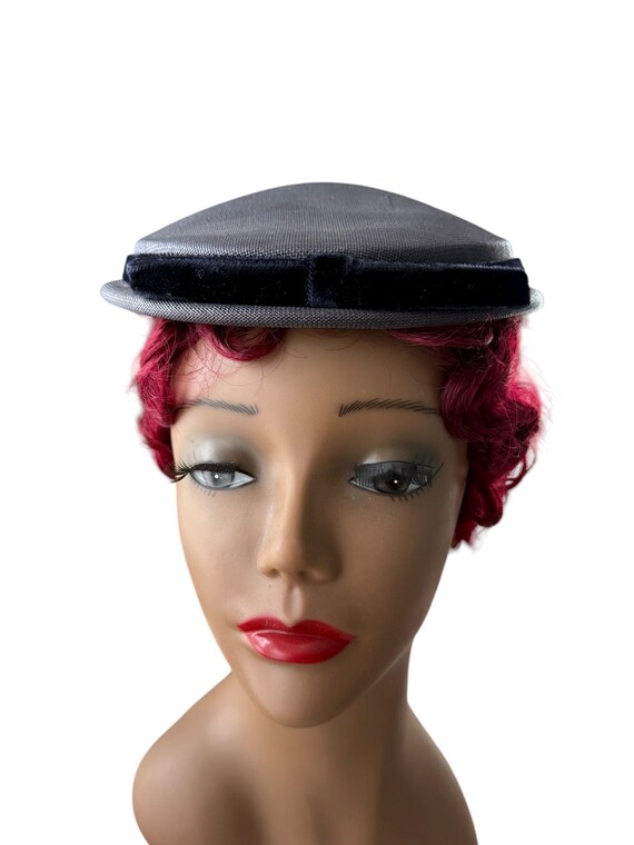 Vintage 1940s Navy Blue Straw Hat with Velvet Bow - image 4