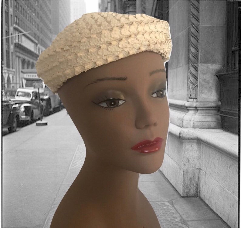 Vintage Grosgrain Ribbon Beret: Cream Knubby Slouchy Hat Vintage Grosgrain Ribbon Beret: Cream Knubby Slouchy Hat  main image 4