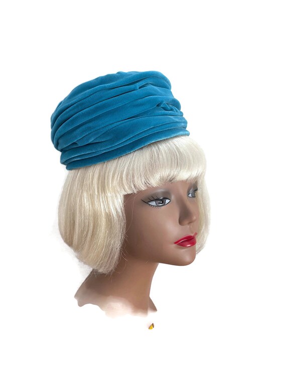 Vintage 1960s Pillbox Hat, Turquoise Velvet, Turban H… Gem