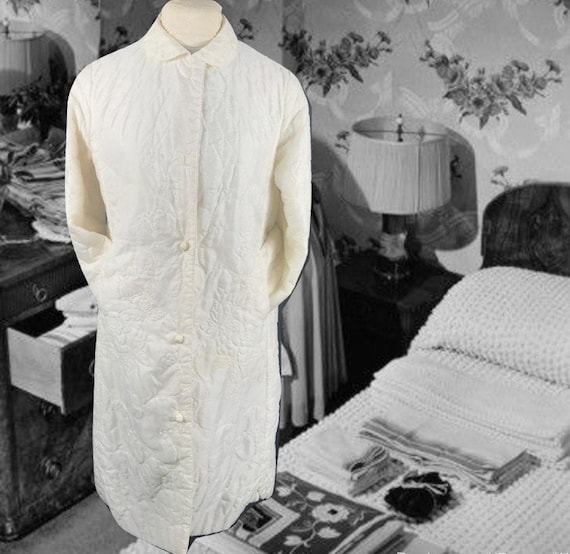 Vintage 1950s Quilted Robe, Ivory with a Quilted F